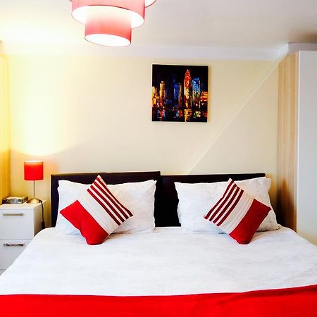 Gable Lodge Лондон Екстер'єр фото