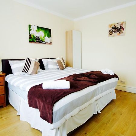 Gable Lodge Лондон Екстер'єр фото