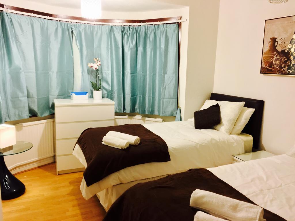 Gable Lodge Лондон Екстер'єр фото