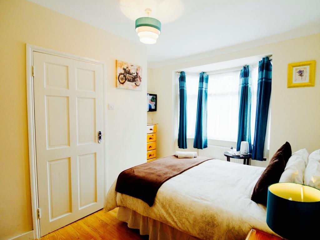 Gable Lodge Лондон Екстер'єр фото