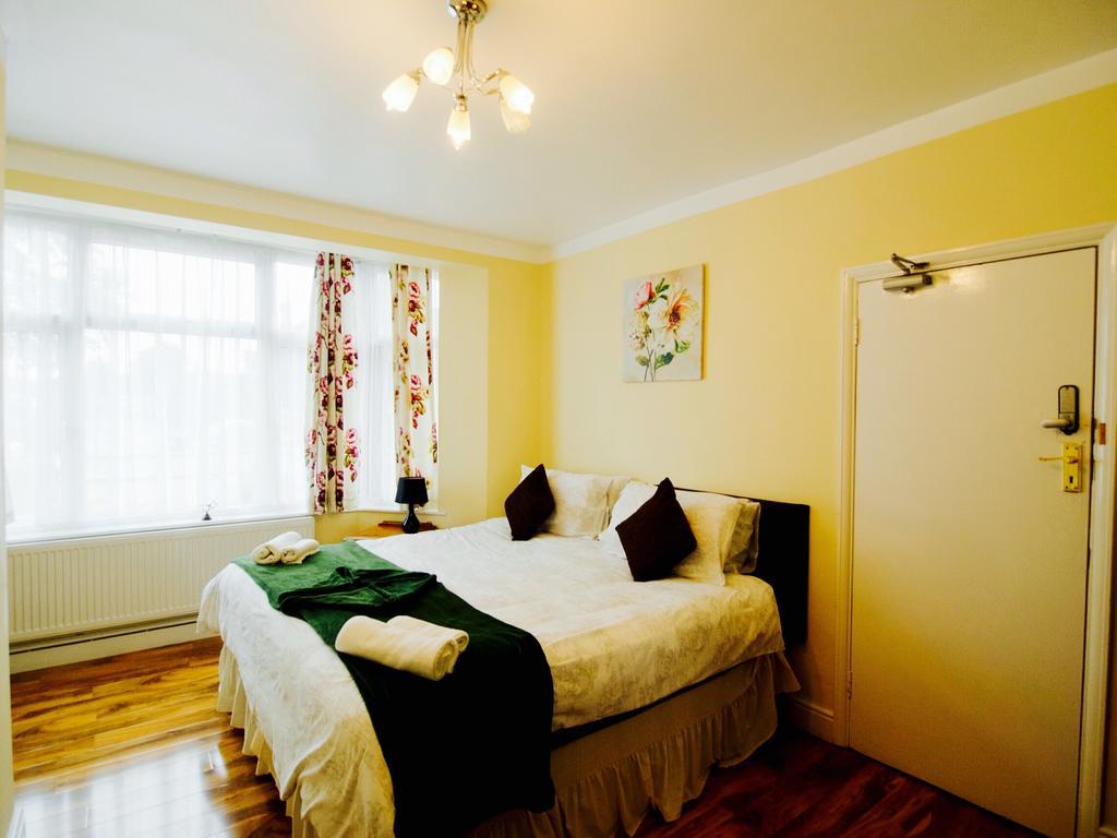 Gable Lodge Лондон Екстер'єр фото