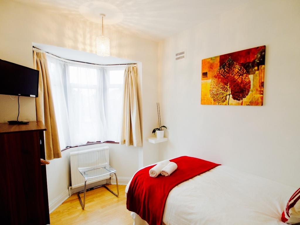 Gable Lodge Лондон Екстер'єр фото