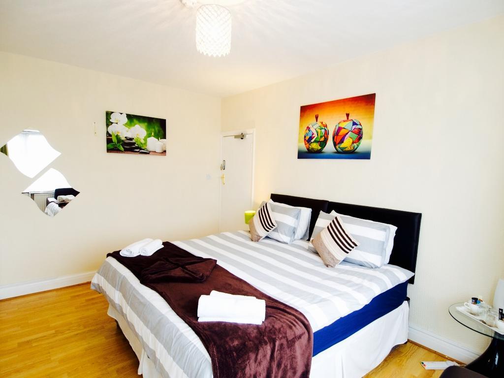 Gable Lodge Лондон Екстер'єр фото